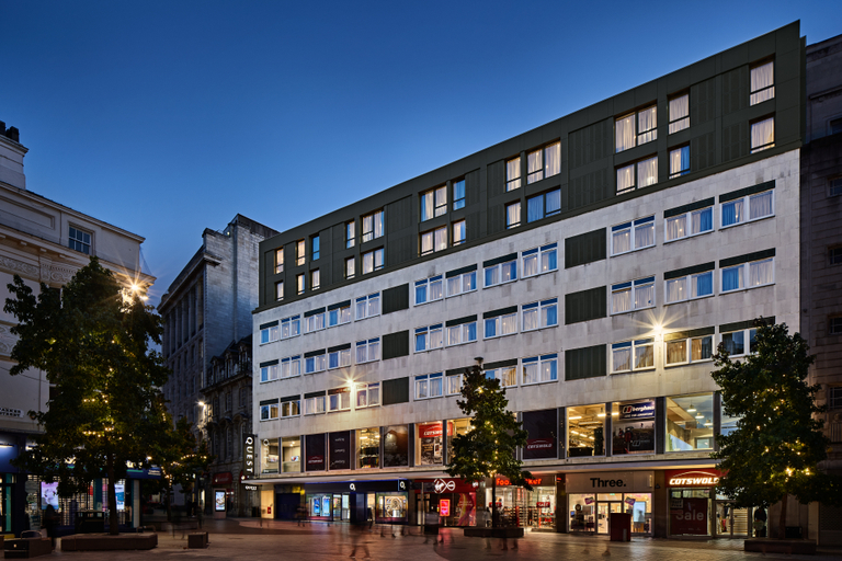 Exterior & Views