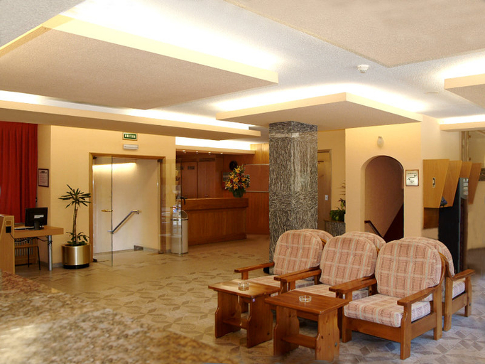 Public Area 2, Pere d'Urg