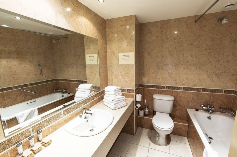 Bathroom, Brook Lodge Hotel, Hameln-Pyrmont