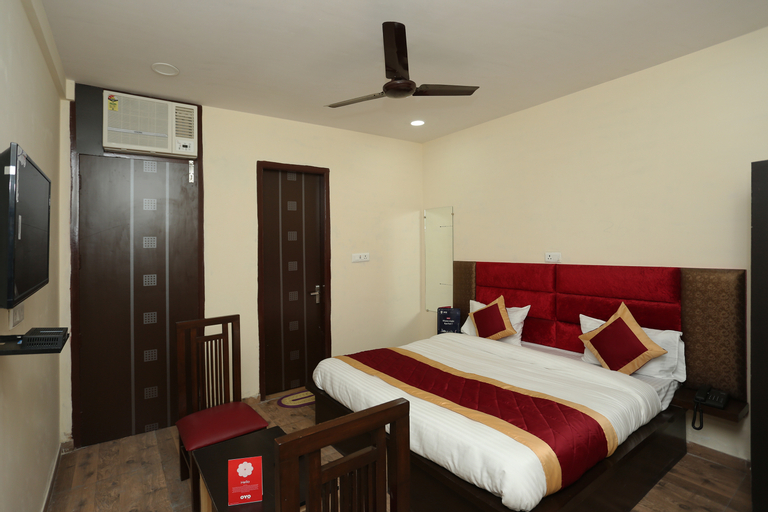 OYO 11952 Hotel Royal India, West