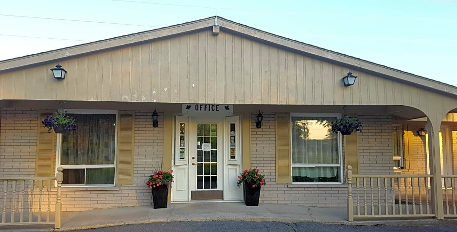 Exterior & Views 2, First Canada Inn Cornwall, Stormont, Dundas and Glengarry
