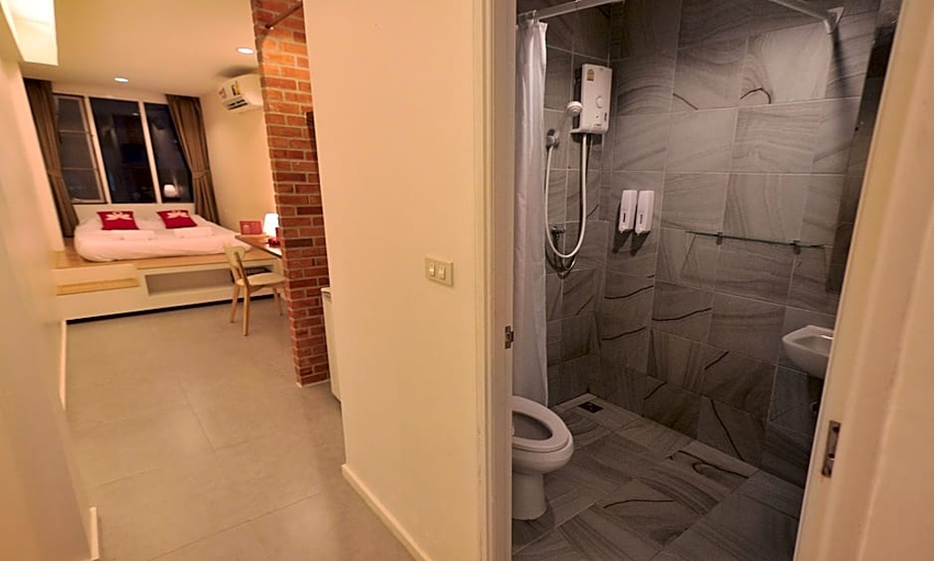 Bathroom 4, Case Study Asoke, Wattana