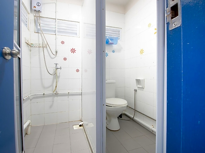 Bathroom 4, Drop Inn Singapore, Singapore