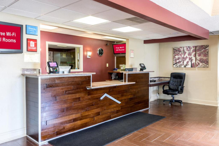Public Area 2, Days Inn & Suites By Wyndham Muskegon, Muskegon