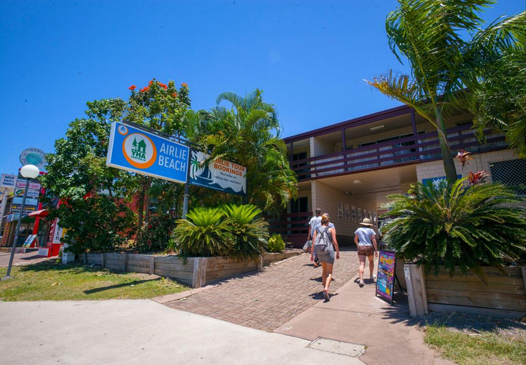 Exterior & Views 2, Airlie Beach YHA, Whitsunday