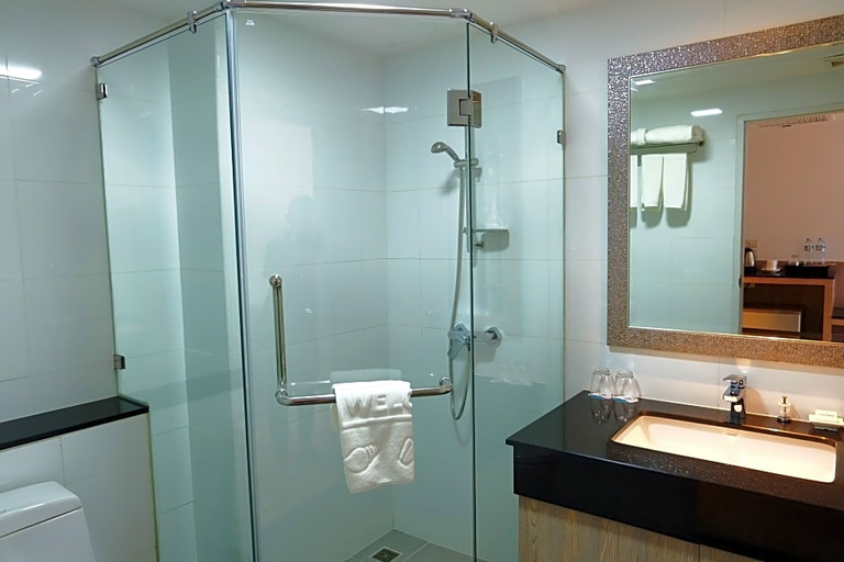 Bathroom 5, Methavalai Residence Hotel Bangkok, Phra Nakhon