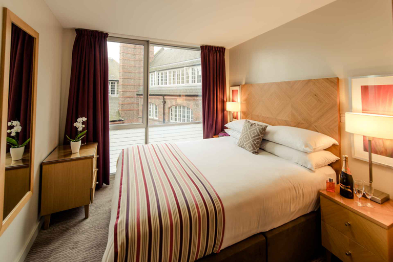 Bedroom, PREMIER SUITES Liverpool, Sefton