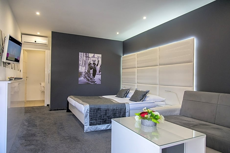Exterior & Views 2, Hotel Cool Zagreb Airport, Velika Gorica