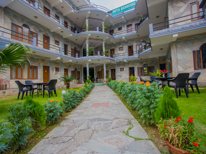 Exterior & Views