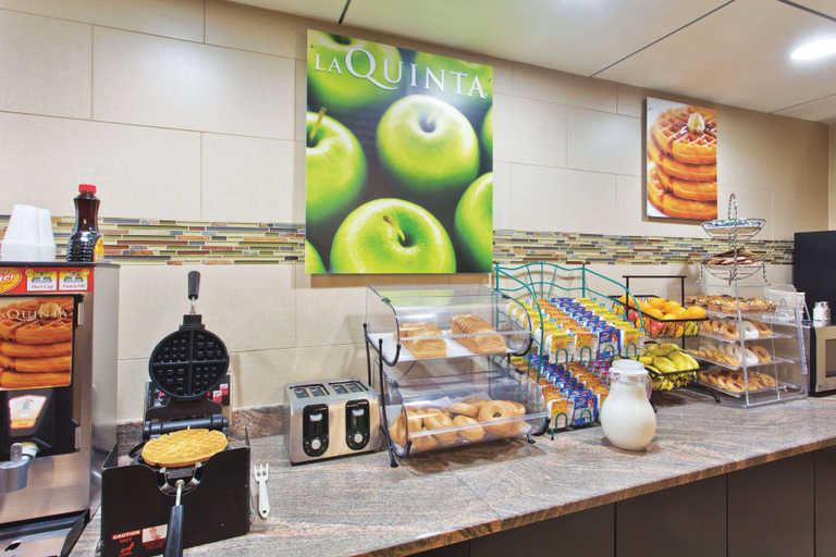Food & Drinks 5, La Quinta Inn & Suites Columbus – Grove City, Franklin