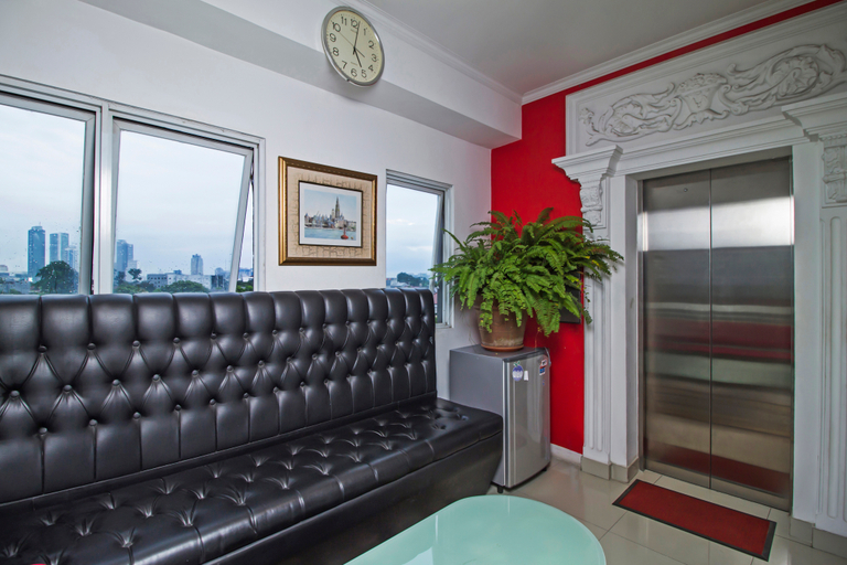 Public Area 2, RedDoorz Plus @ Guntur Raya Setiabudi, South Jakarta