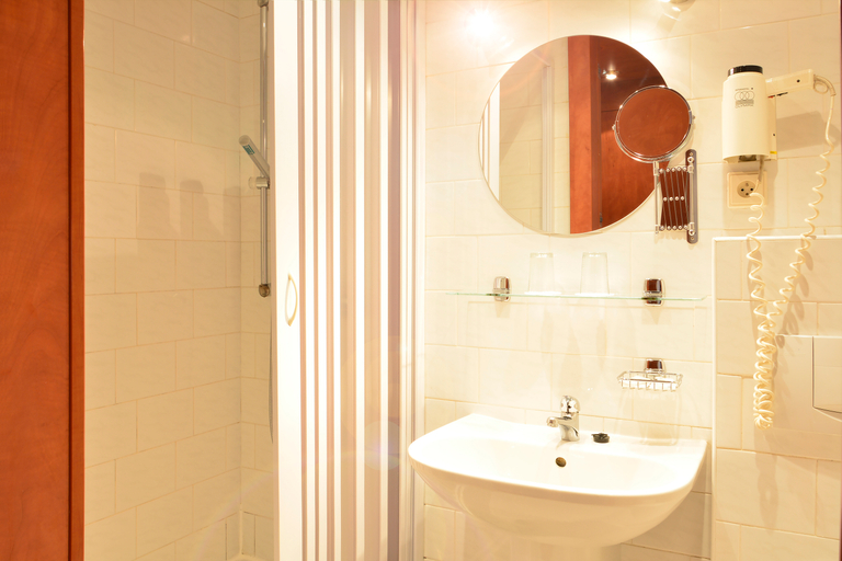 Bathroom 4, Olympik Congress, Praha 7