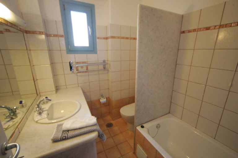 Bathroom, Captains Rocks, South Aegean
