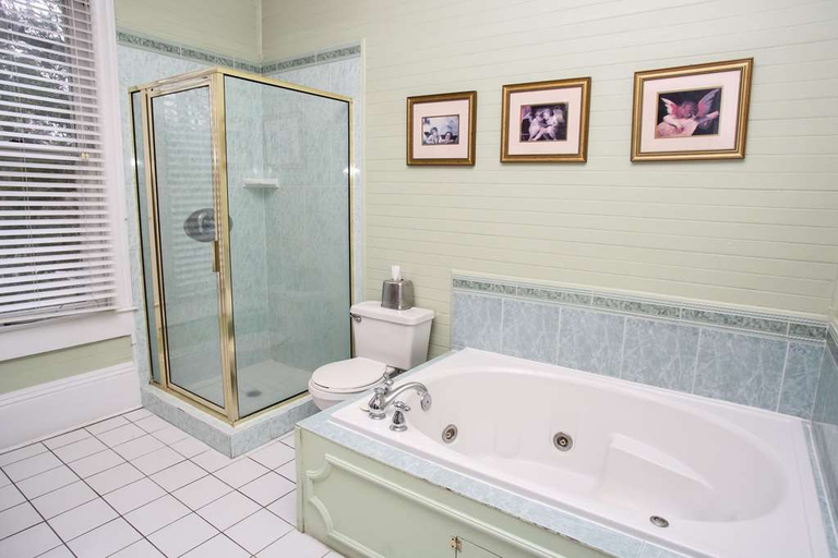 Bathroom 4, Coombs Inn & Suites, Ascend Hotel Collection, Franklin