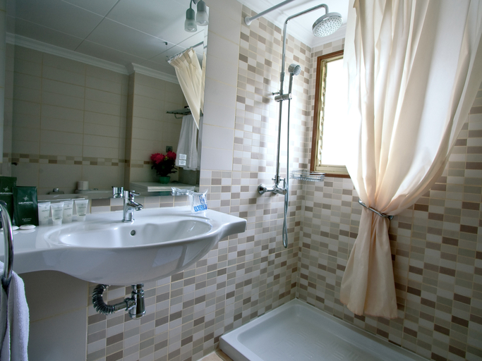 Bathroom, Ona Jardines Paraisol, Tarragona