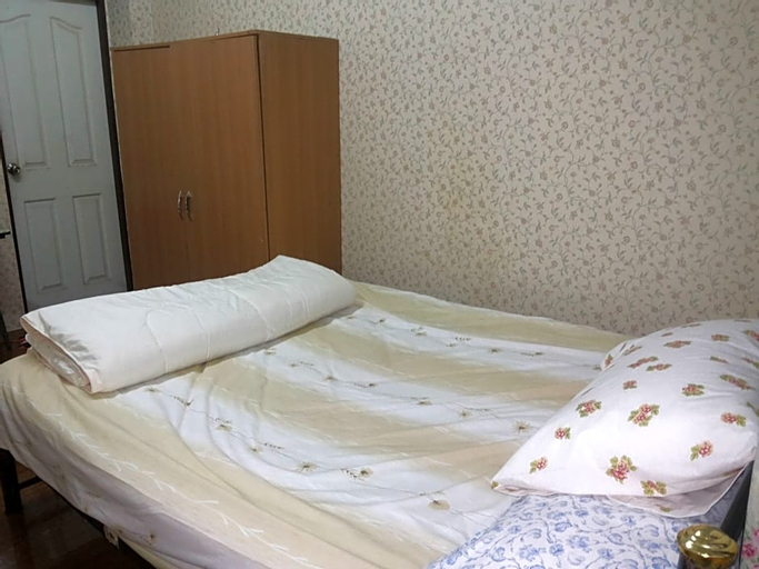 Bedroom 1, OYO 471 Sunshine Apartment, Prawet