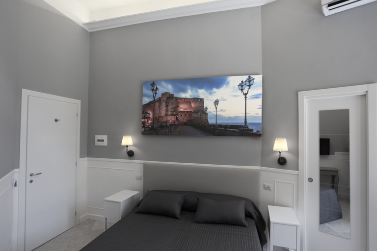 Bedroom 2, Piazza Bovio 22, Napoli