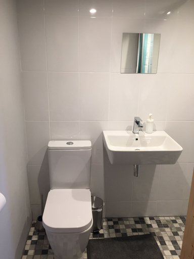 Bathroom 3, St Awaries