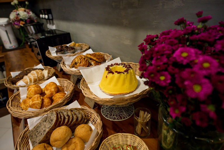 Food & Drinks 8