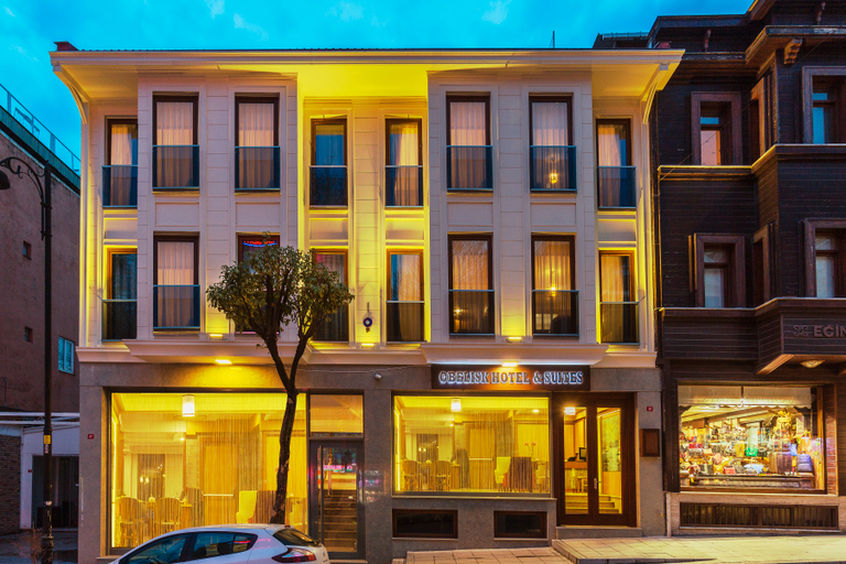Exterior & Views
