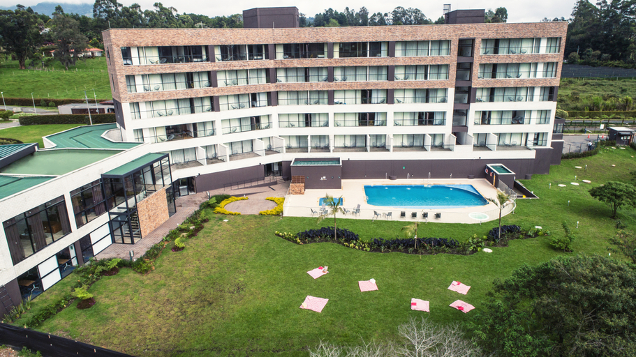 Exterior & Views