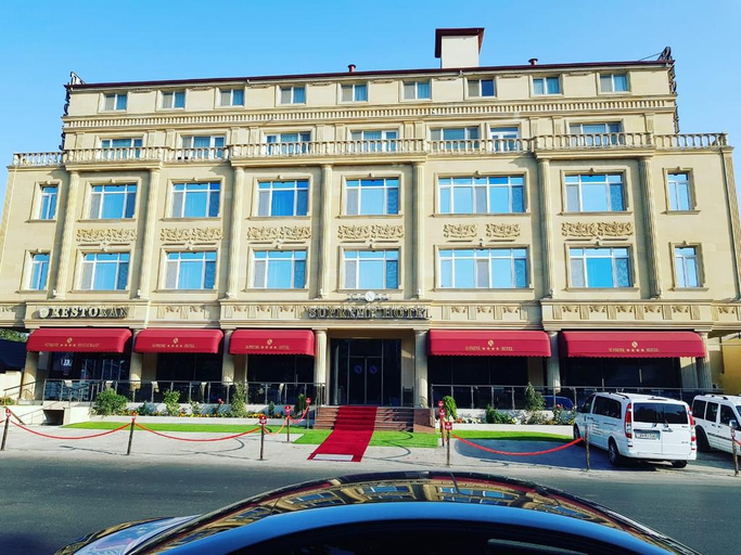 Exterior & Views