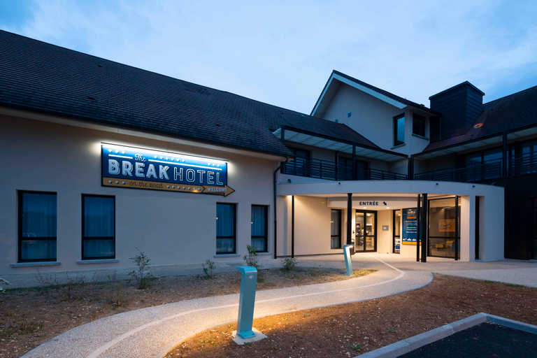 Break Hotel, Cher