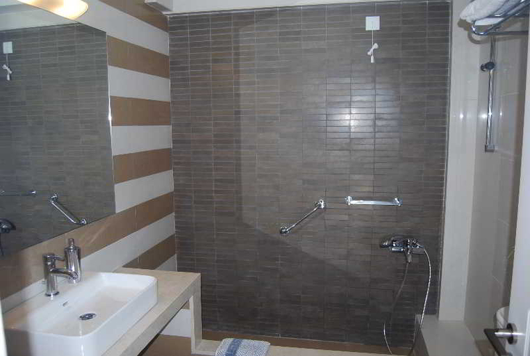 Bathroom 4, Dali, Ionian Islands