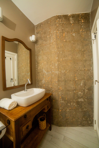 Bathroom 4, Solar Beach Hotel, Florianopolis
