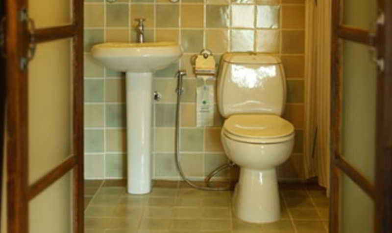 Bathroom 4, Baiyoke Chalet, Muang Mae Hong Son