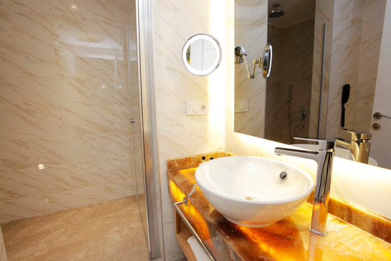 Bathroom 5, Kleopatra Suit, Alanya