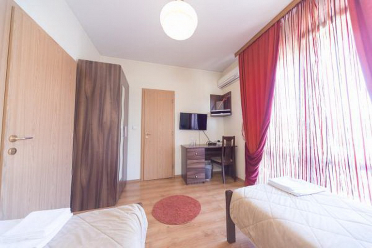 Bedroom 3, Hotel Piramida