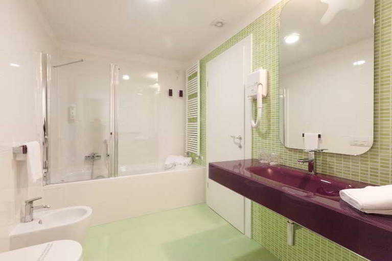 Bathroom, Hotel & Restaurant Velanera, Ližnjan