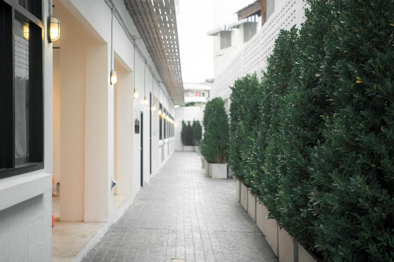 Public Area 23