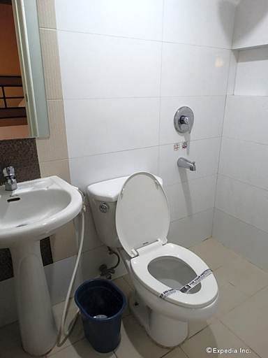 Bathroom 5, Hotel Sogo Pasay Wood Street, Pasay City