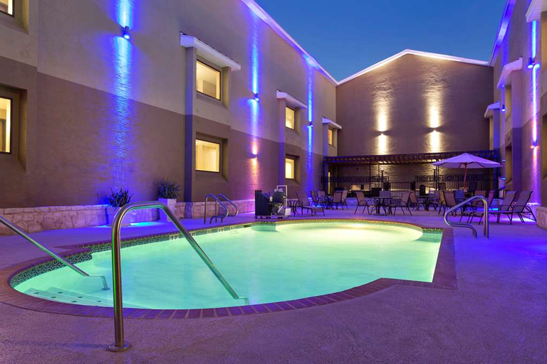 Sport & Beauty 4, Country Inn & Suites by Radisson, Lackland AFB, Bexar