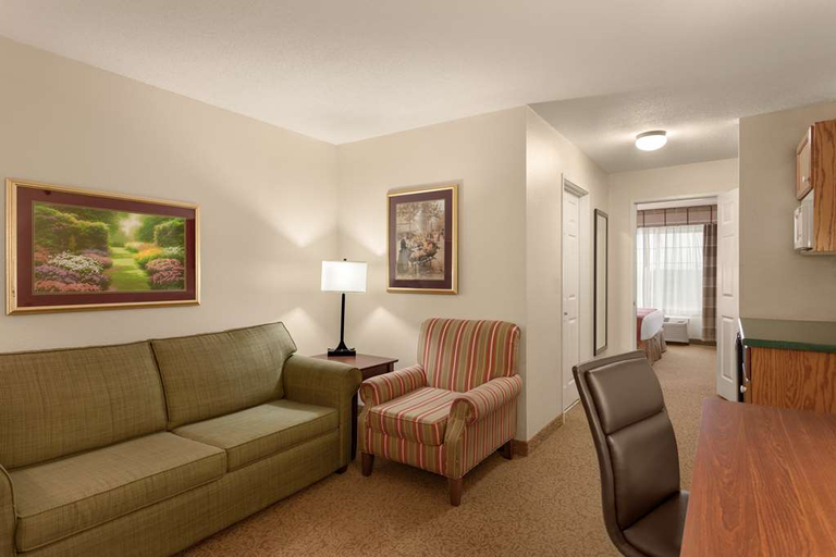 Exterior & Views 2, Country Inn & Suites by Radisson, Ames, IA, Story