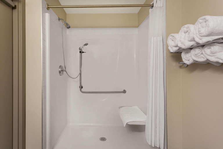 Bathroom 4, Ramada by Wyndham Grassland, Division No. 13