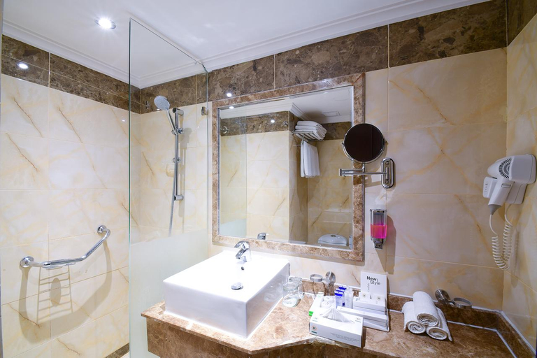 Bathroom, Al Shakreen Golden Tulip, Al Madinah Al Munawwarah