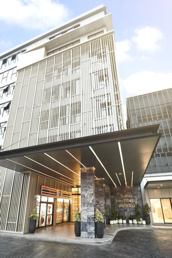 Exterior & Views 18