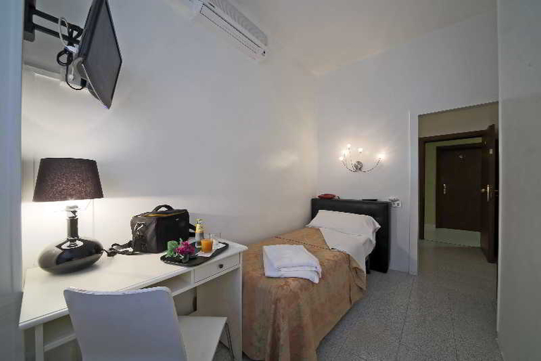 Bedroom 4, Hotel Cristallo, Brescia