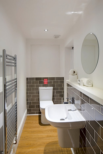 Bathroom 4, Edinburgh Castle Apartments and Suites, Edinburgh