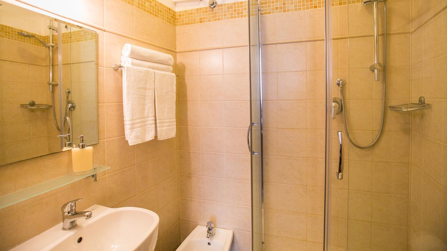 Bathroom 5, Martino Al Monti, Rome