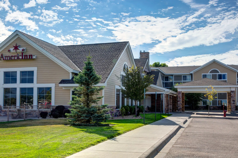 Exterior & Views 2, AmeriVu Inn & Suites - Waconia, Carver