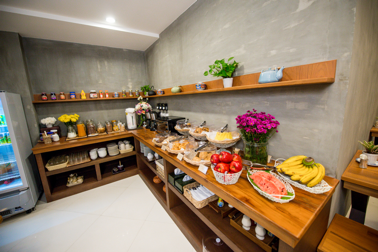 Food & Drinks 9