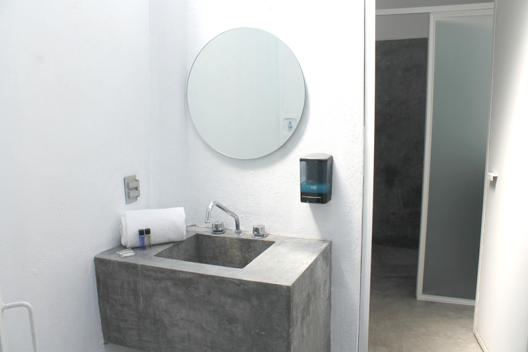 Bathroom 5, Hostal CASA MX Alameda, Mexico City