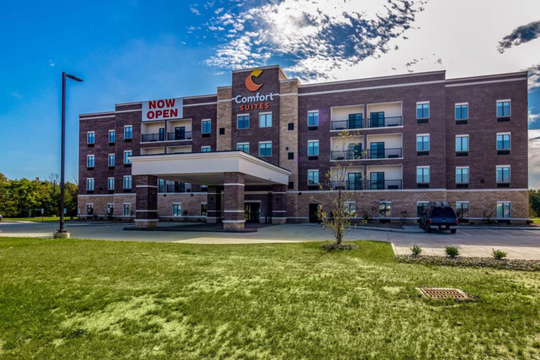Exterior & Views 2, Comfort Suites Brunswick - Cleveland Southwest, Medina