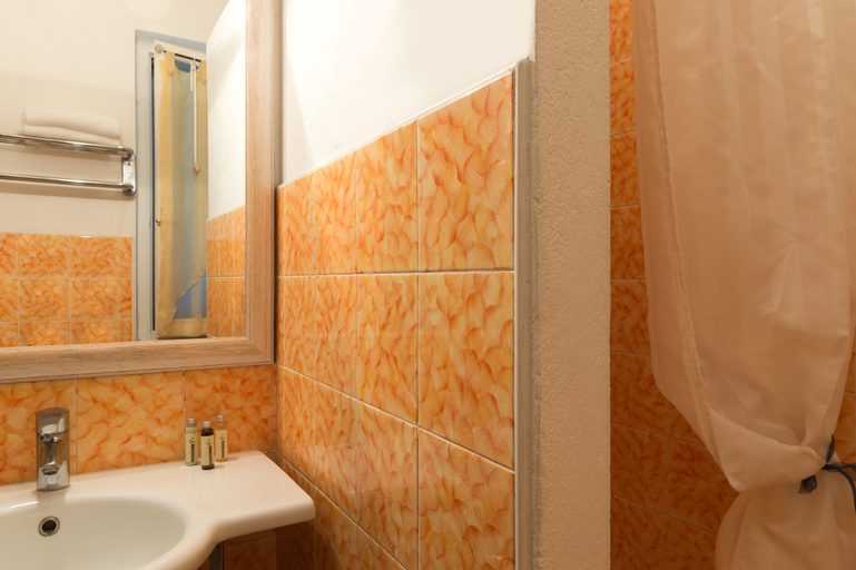 Bathroom 4, Hôtel Sant'Andrea, The Originals Relais, Livorno