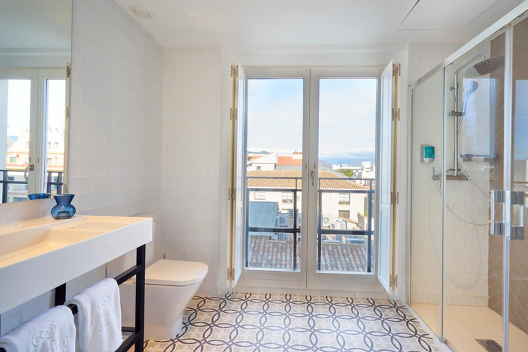Bathroom 4, Tandem Soho Suites, Málaga