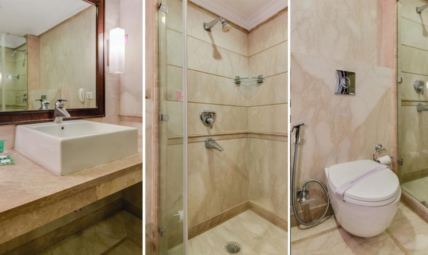 Bathroom, Treebo Trend Trinity Residency, Delhi